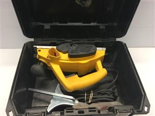 DEWALT DW680 PLANER WITH CASE Good Buya